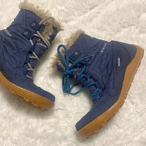 Columbia Women's quilted insulated waterproof Navy and Tan Winter Boots fits 7.5